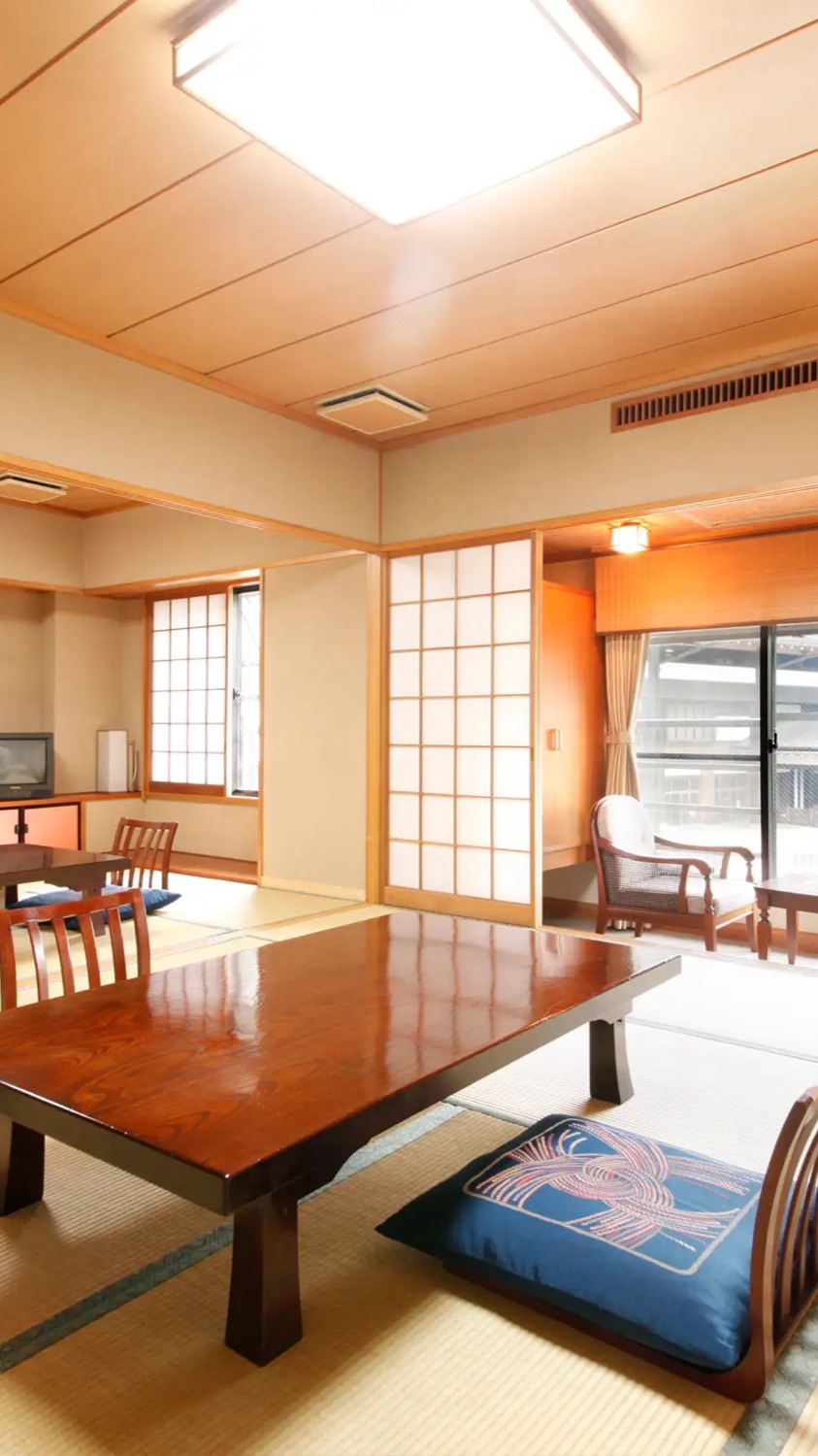 若松本店の和室。落ち着いた畳の客室