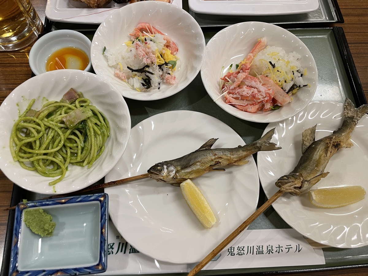 鮎の塩焼き・ちらし寿司の盛り合わせ